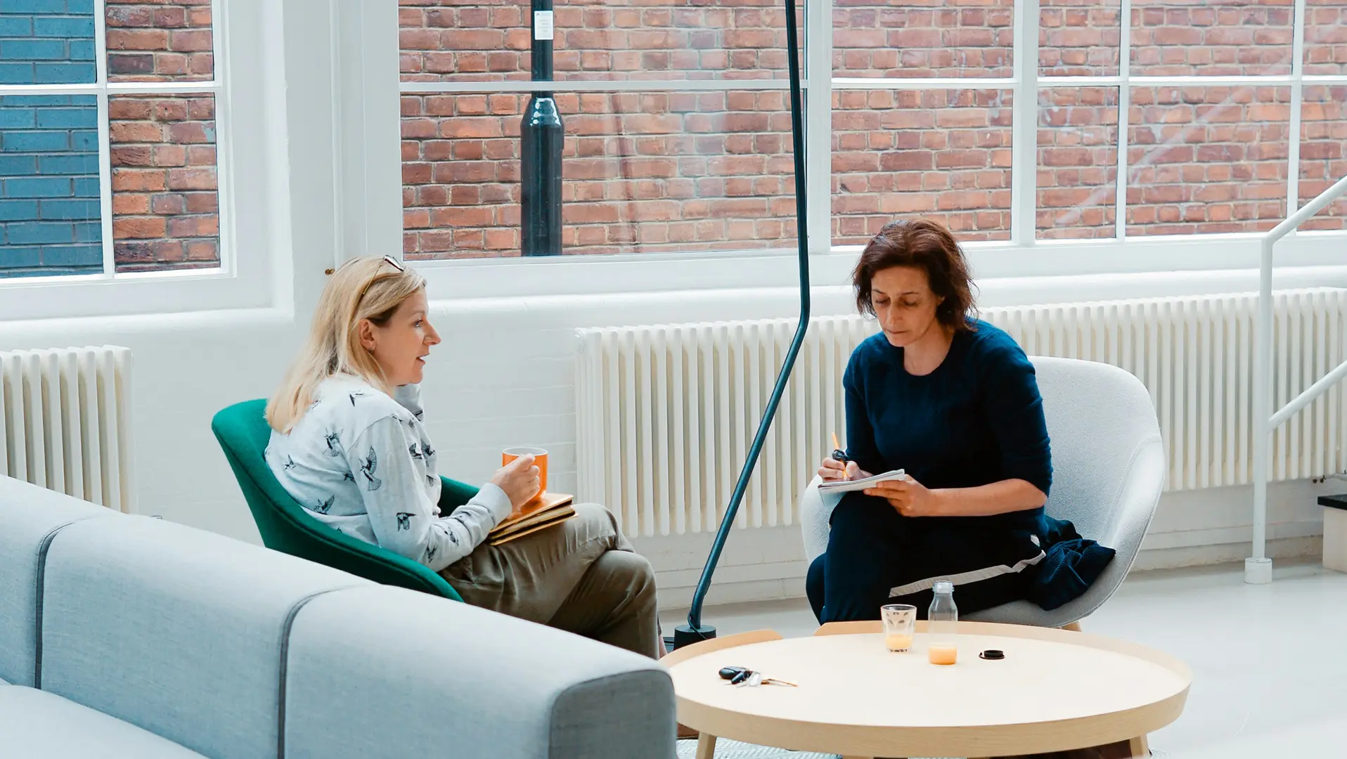 Femmes qui travaillent dans un open space