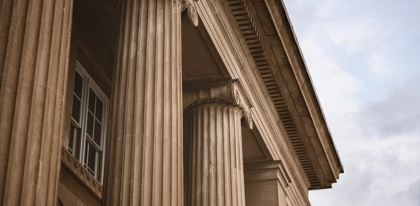 Facade batiment juridique