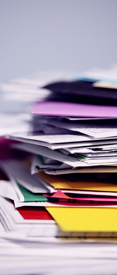 Ensemble de documents administratifs empil&eacute;s
