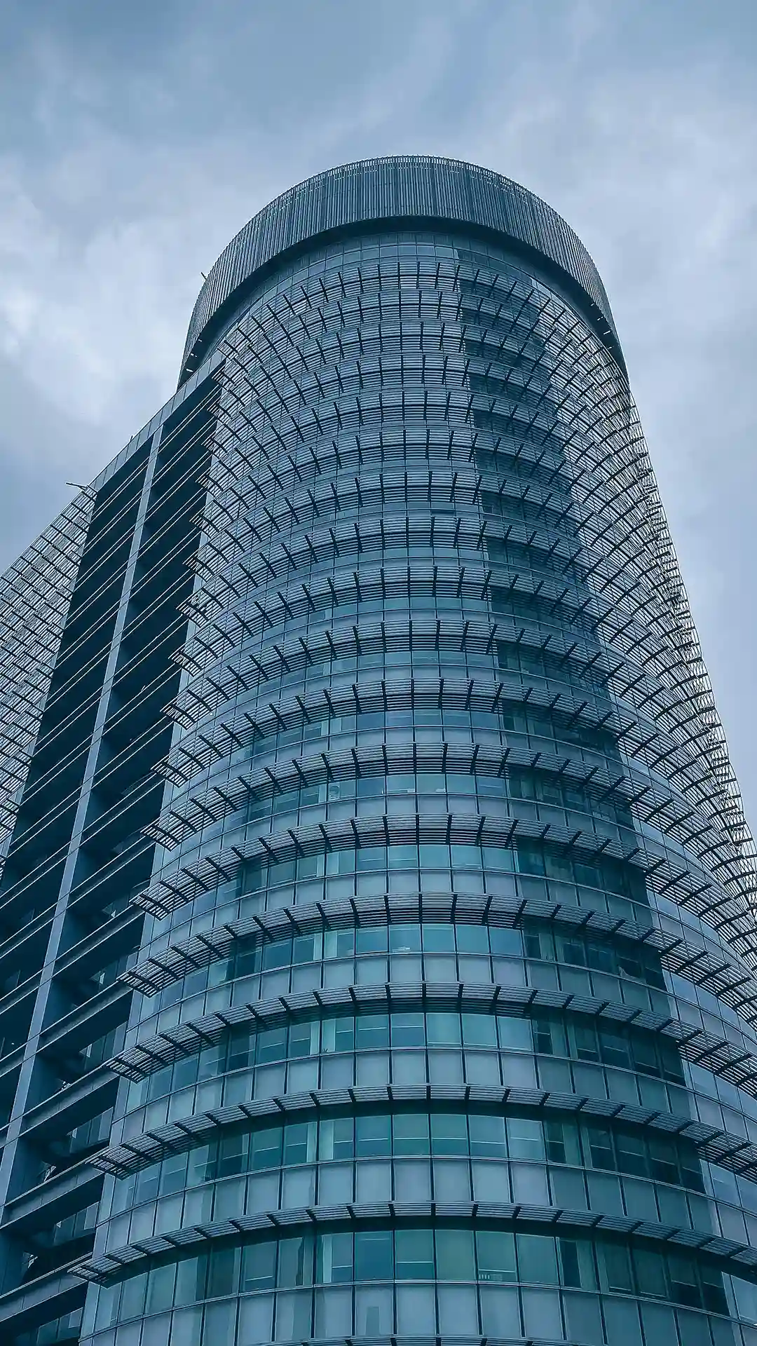 vue ext&eacute;rieur d'un batiment en verre